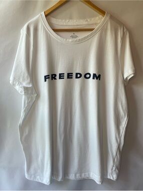 Women’s Lincoln Outfitters XL Freedom T-shirt